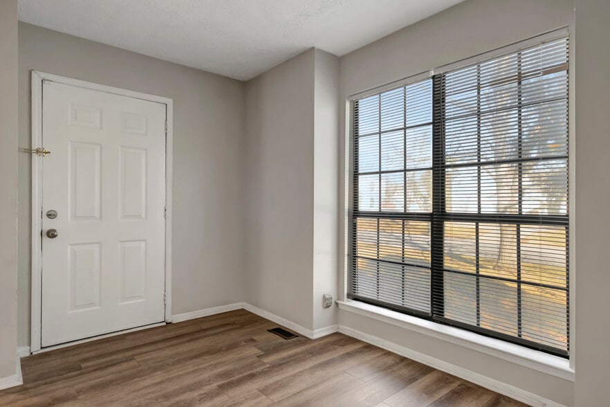 Building Photo - 710 Rachels Trl