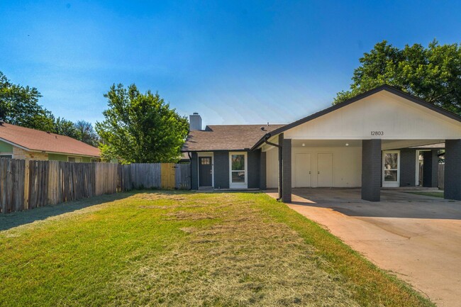 Building Photo - Modern 2 Bed, 2 Bath Multiplex in Austin, ...
