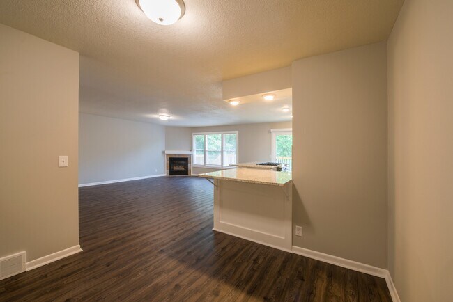 Building Photo - 5590-5592 Timber Lane Shorewood MN