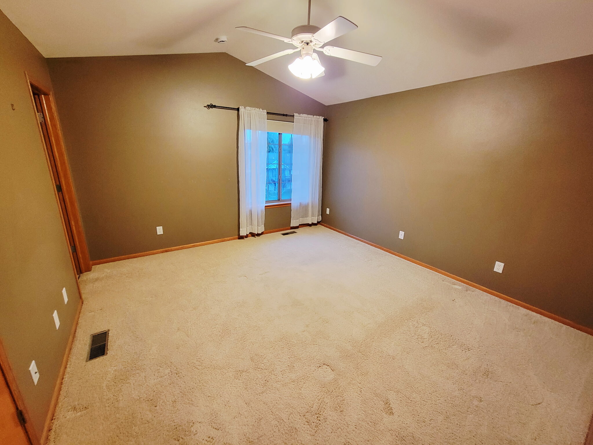 Building Photo - 162 Broadmoor Ln