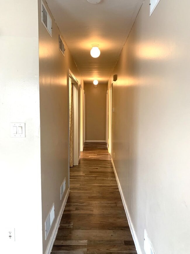 Building Photo - MOVE IN READY, APPLY NOW!!