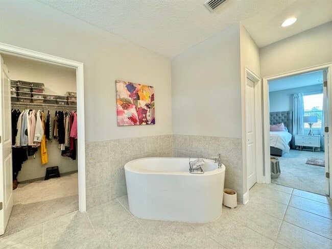 Building Photo - 816 W Adalee St