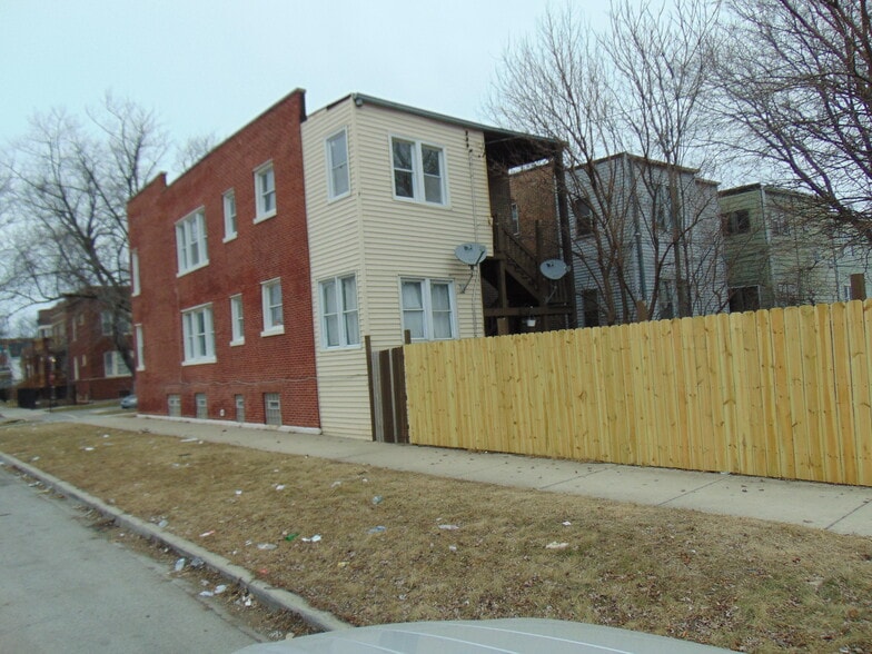 Building Photo - 1501 E 74th Pl