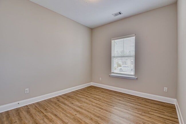 Building Photo - 2 Bed/ 2 Bath Townhome - 7 Minutes from Fort Gordon!