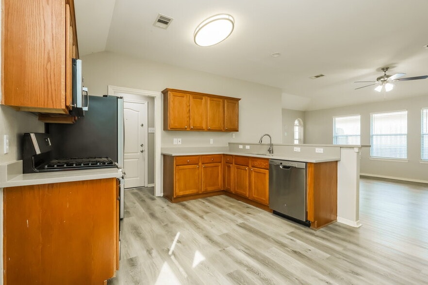 Building Photo - 24214 Silver Maple Dr