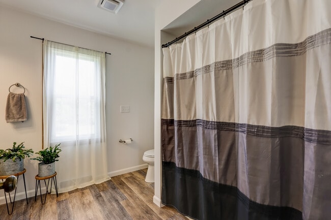 Building Photo - 16450 Dane Ct E