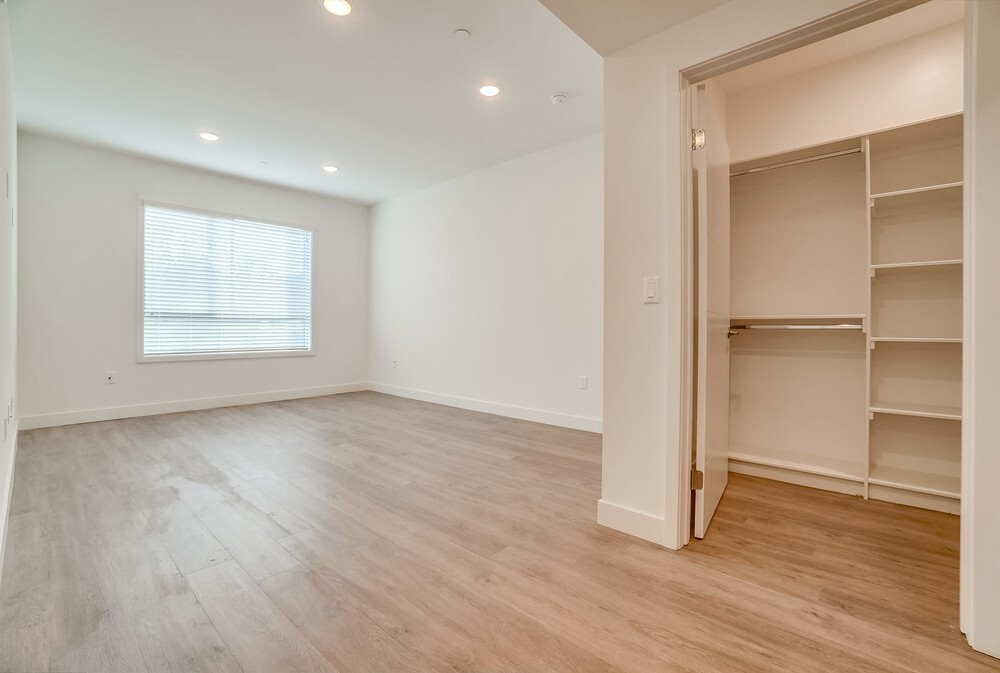 Building Photo - 8600 Glenoaks Blvd