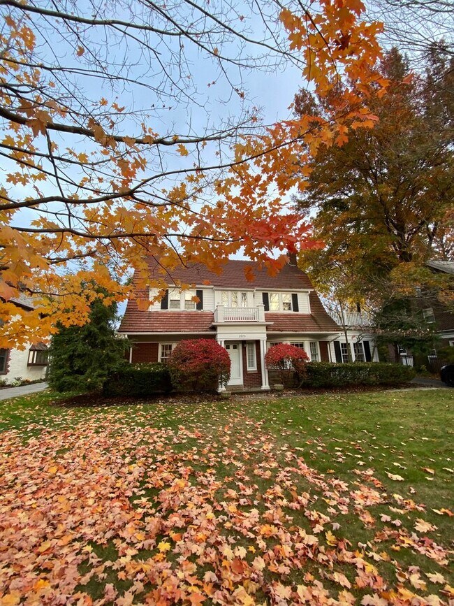 Building Photo - 2975 Claremont Rd