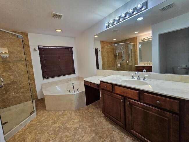 Building Photo - 7533 Topiary Ave