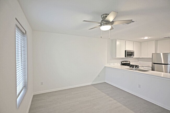 Building Photo - 12105 Floral Blossom