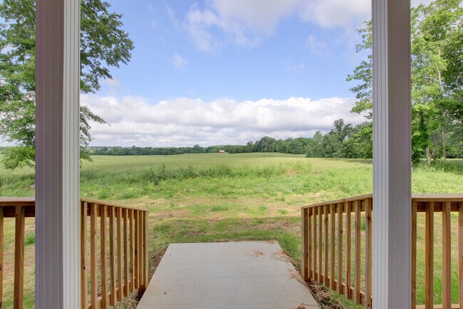 Building Photo - 135 Riverbend Dr