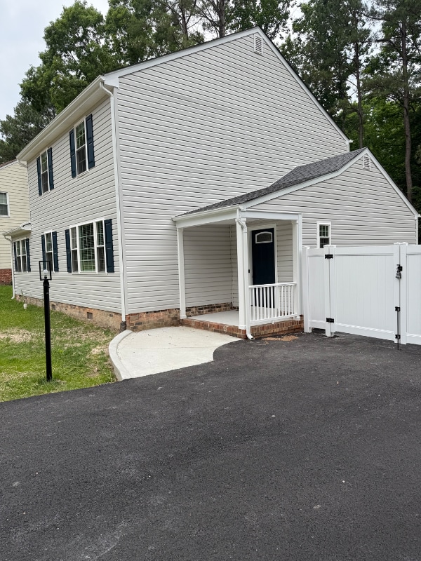 Building Photo - 2429 Crowncrest Dr