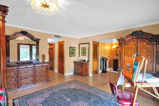 Building Photo - 426 E Carol Ann Way