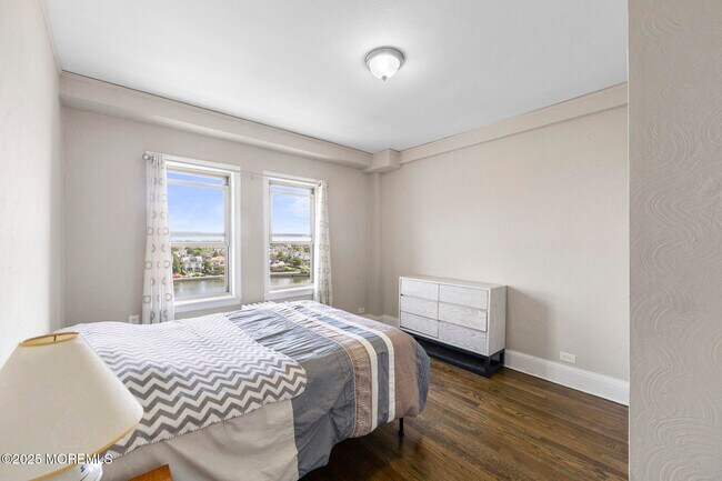 Building Photo - 400 Deal Lake Dr