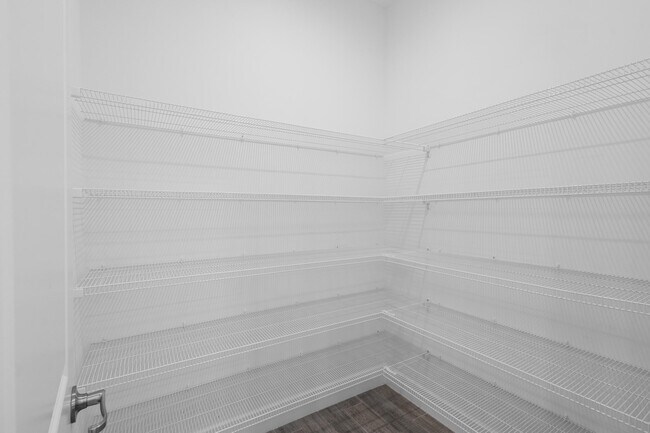 Building Photo - 10646 Hensley St