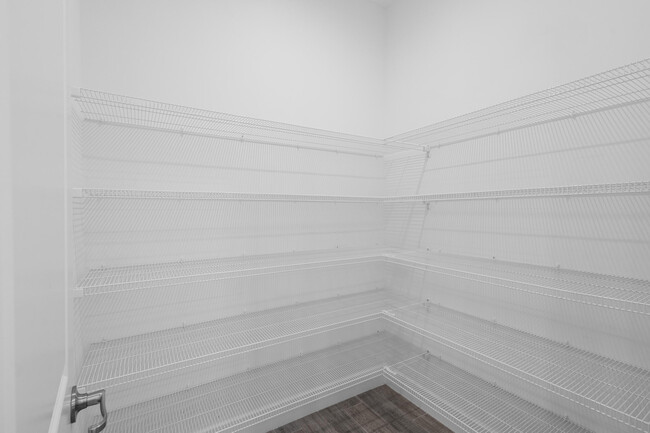 Building Photo - 10646 Hensley St