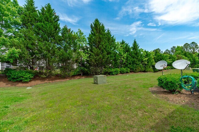 Building Photo - Stylish 2BR+Office (Optional 3rd Bedroom),...