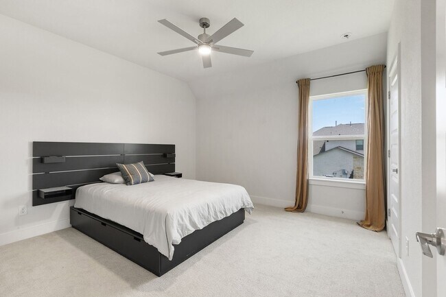 Building Photo - 1125 Sugar Bars Dr