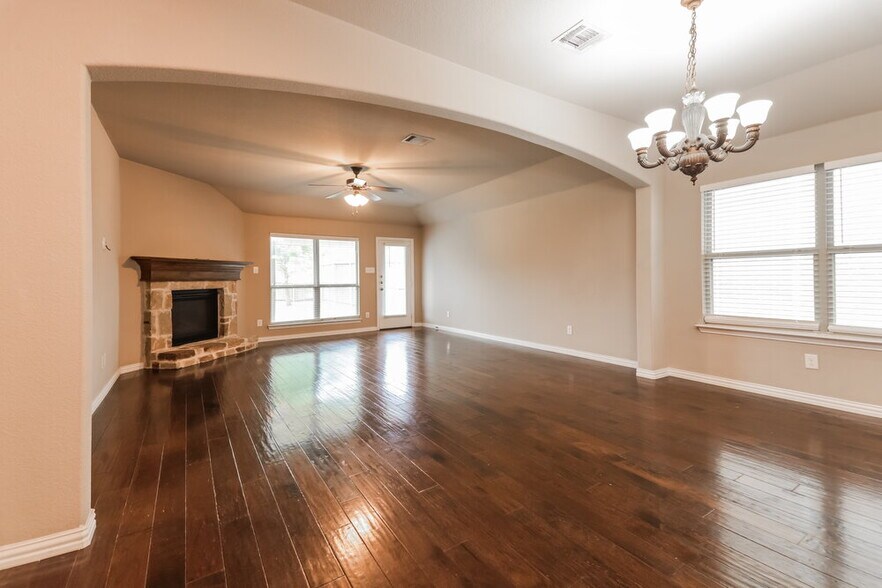 Building Photo - 121 Pleasant Hill Ln