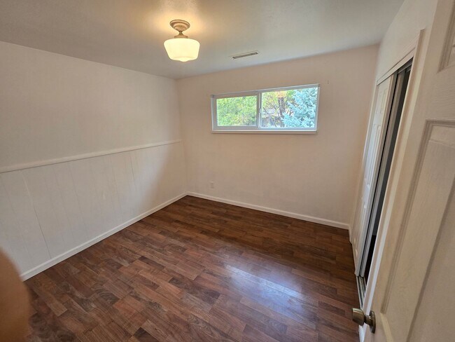 Building Photo - West-Flagstaff 4bd/2ba House Near NAU & CCC -Students & Pets OK!! Avail. July 10th!