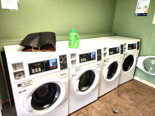 Building Photo - Ground Floor Unit; Tile/Laminate Flooring;...