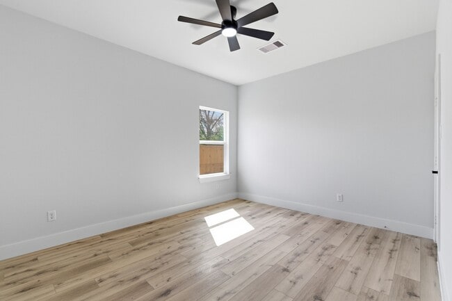 Building Photo - 7040 Kinney St