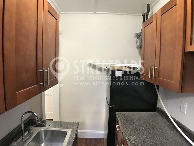 Building Photo - bedroom in Boston MA 02215
