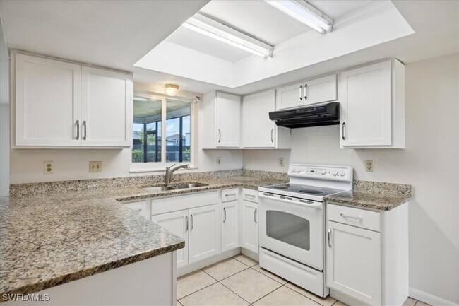Building Photo - 607 SW 26th St