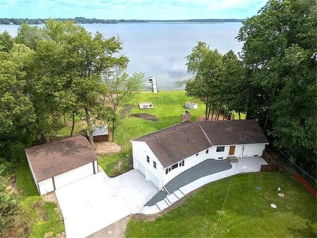 Primary Photo - 3311 Interlachen Dr NE