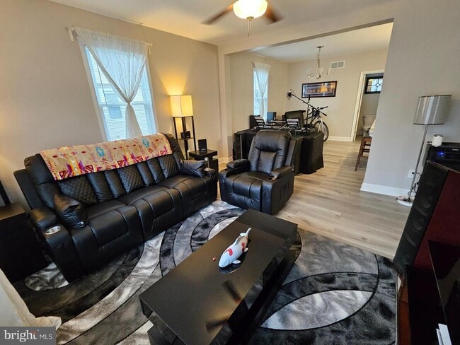 Building Photo - 404 W Wayne Ave