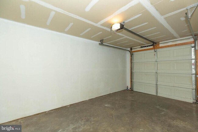 Building Photo - 124 Pony Cir