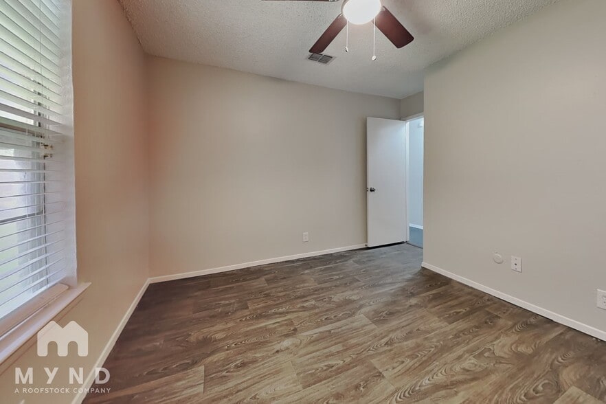 Building Photo - 408 Park Center Blvd