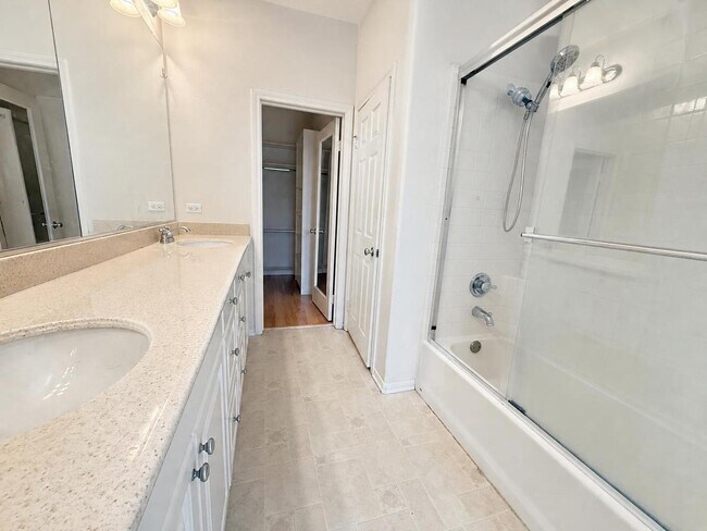 Building Photo - 542 N Chardonnay Dr