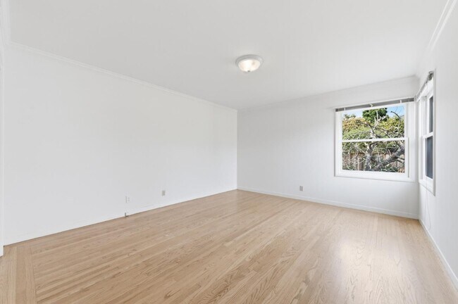 Building Photo - 8 Patricia Pl