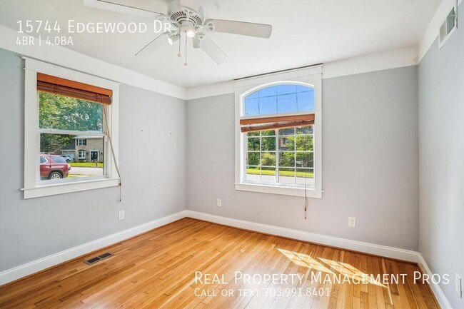 Building Photo - 15744 Edgewood Dr