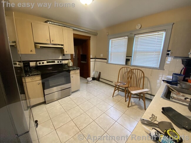 Building Photo - 2-4 Goldsmith Ave