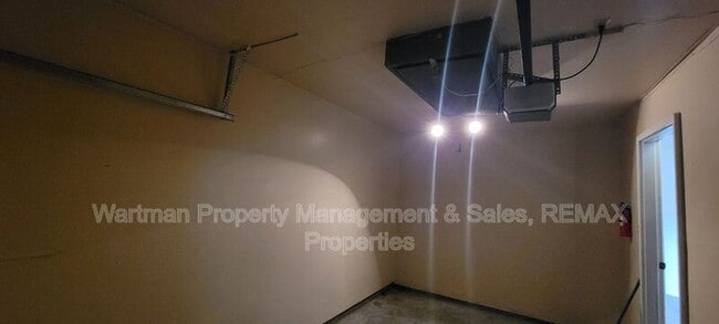 Building Photo - 4560 Excalibur Ct