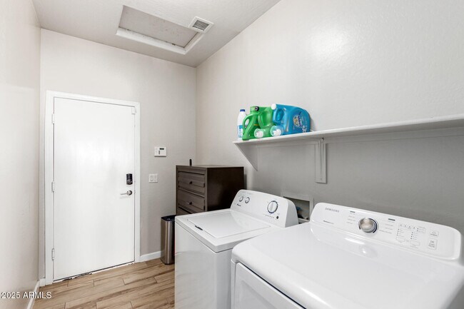 Building Photo - 8632 S 10th Ln