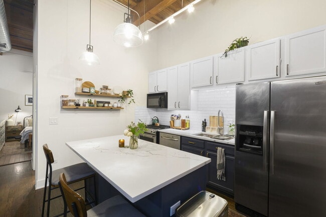 Building Photo - 1500 W Monroe St