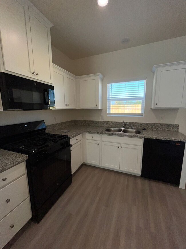 Building Photo - 4214