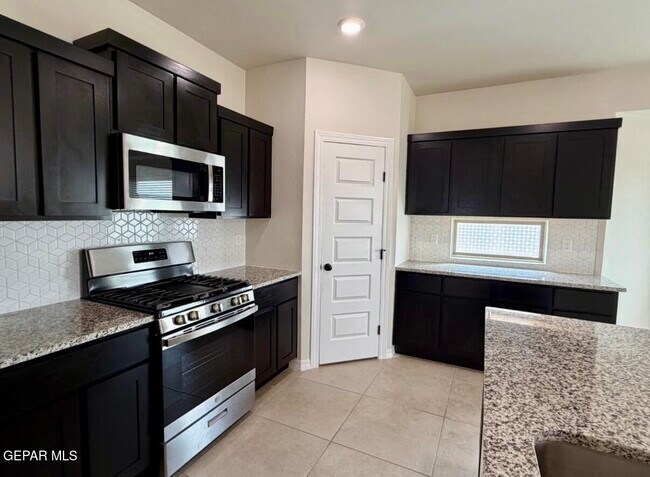 Building Photo - 7409 Scarlet Oak Pl