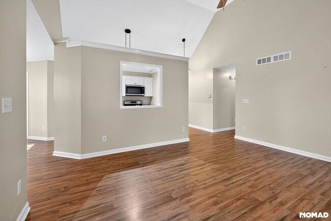 Building Photo - 198 Lakeview Dr