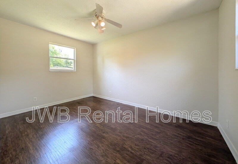 Building Photo - 2223 Eudine Dr W