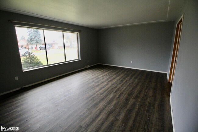 Building Photo - 18672 Beatrice St