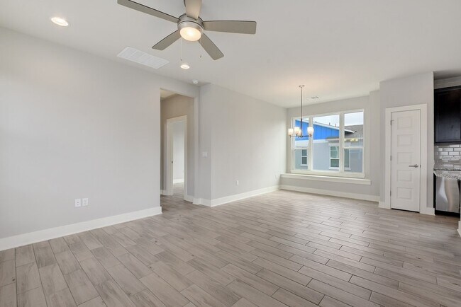 Building Photo - Gorgeous Edgewick Condo