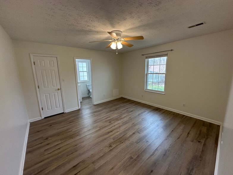 Building Photo - 7643 Cotton Patch Rd