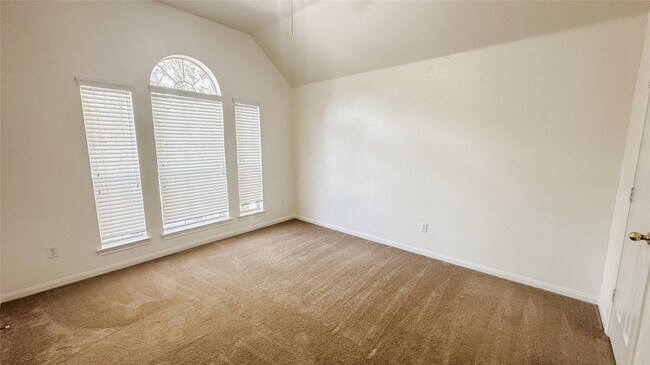 Building Photo - 13433 Hidden Valley Dr