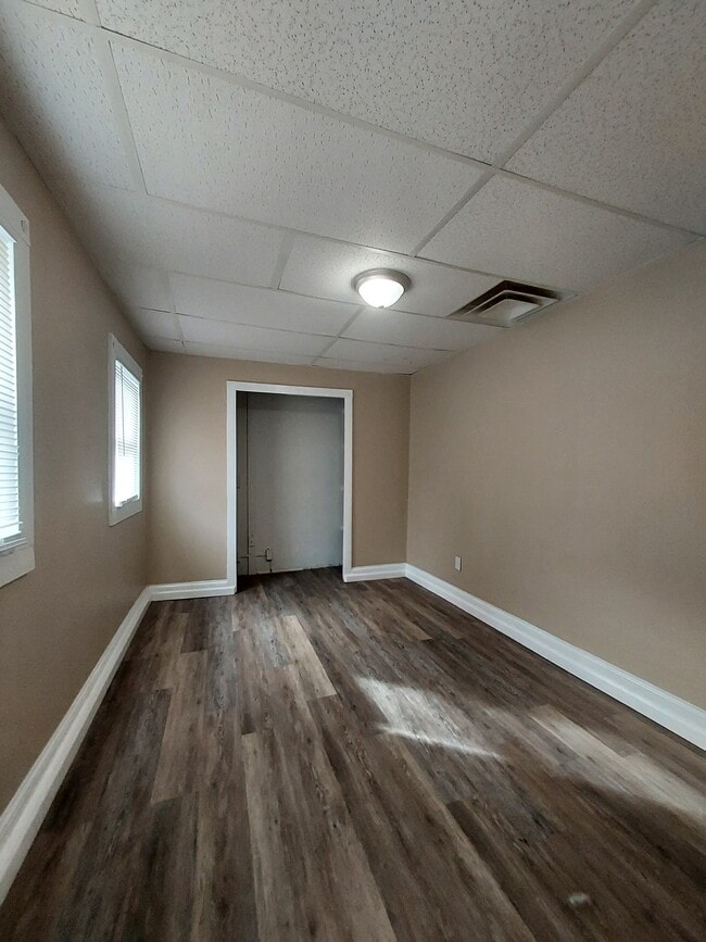 Building Photo - 401 N Mulberry St