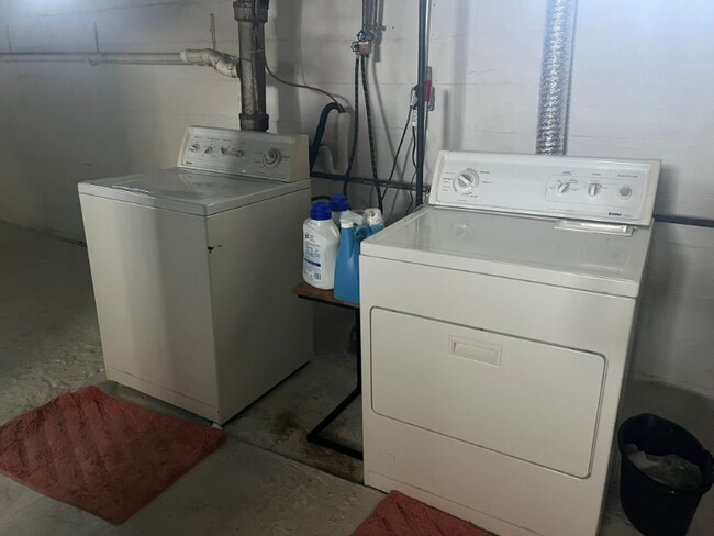 Building Photo - 207 New York St