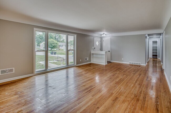 Building Photo - 7071 Izard St